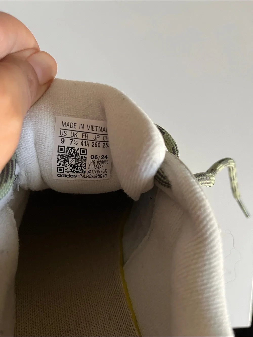 adidas | Cream Sneakers | with gray Stripes and Olive Laces | 9
